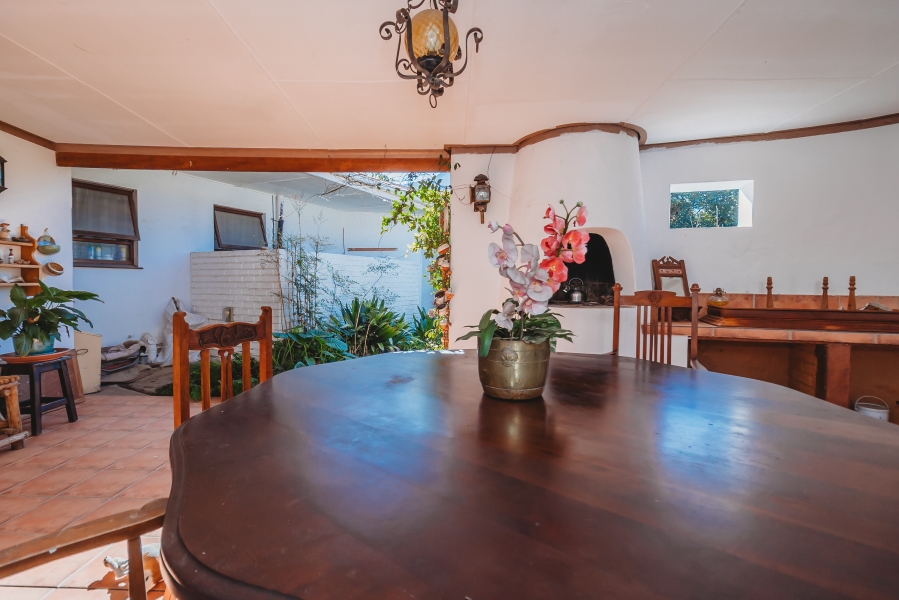4 Bedroom Property for Sale in Glen Barrie Western Cape